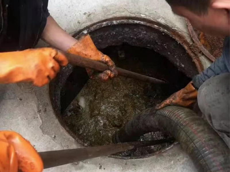 逊克清理化粪池时如何避免沼气的危害?